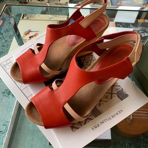 *Lovely* red leather Camper pumps with block heel